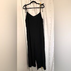 ⭐️ Old Navy Black Wide-Leg Jumpsuit ⭐️